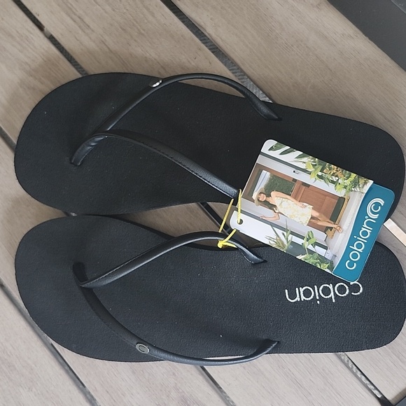 NWT Cobian Black Flip Flops - Picture 1 of 8